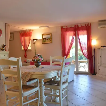 Maison Avec Piscine Couverte Et Terrasse Barbecue - 6 Couchages - Maxime - Fr-1-226-311 בית נופש