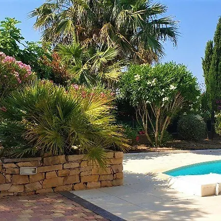 Maison Avec Piscine Couverte Et Terrasse Barbecue - 6 Couchages - Maxime - Fr-1-226-311 בית נופש